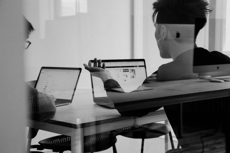 Acoso laboral: qué es, qué no es y cómo debe reaccionar el trabajador